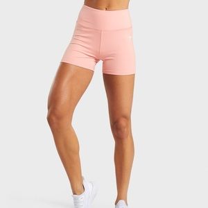 🦈 GYMSHARK High waisted dreamy shorts peach SZ M